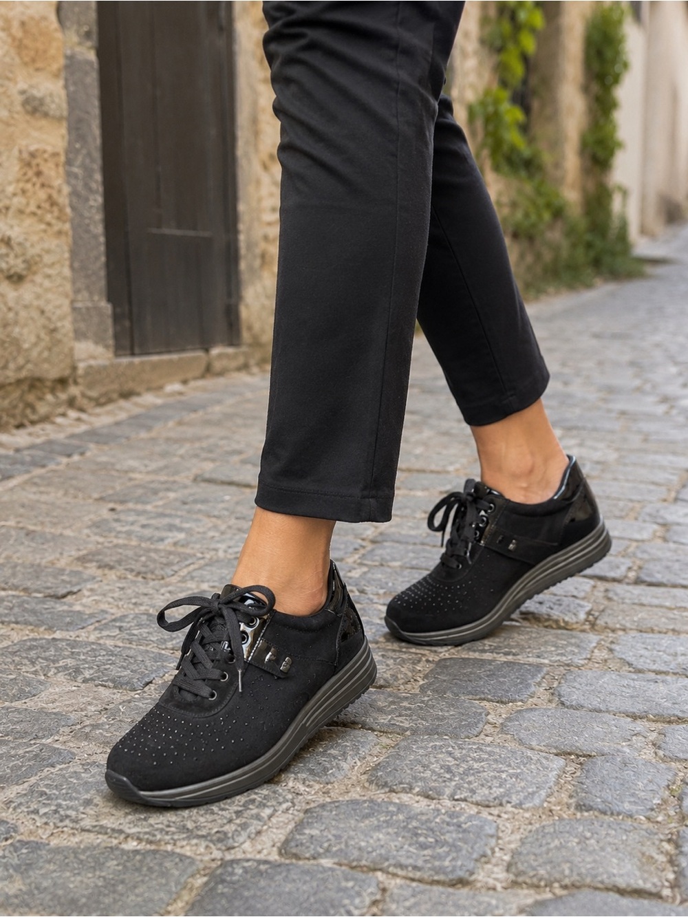 DR SCHOLL’S VALLEVERDE Women's Black Suede Platform Lace-Up Sneakers Sz EU 35= 5